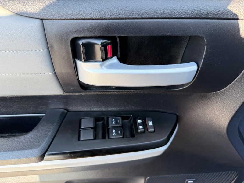 Toyota Tundra 4WD Vehicle Image 26