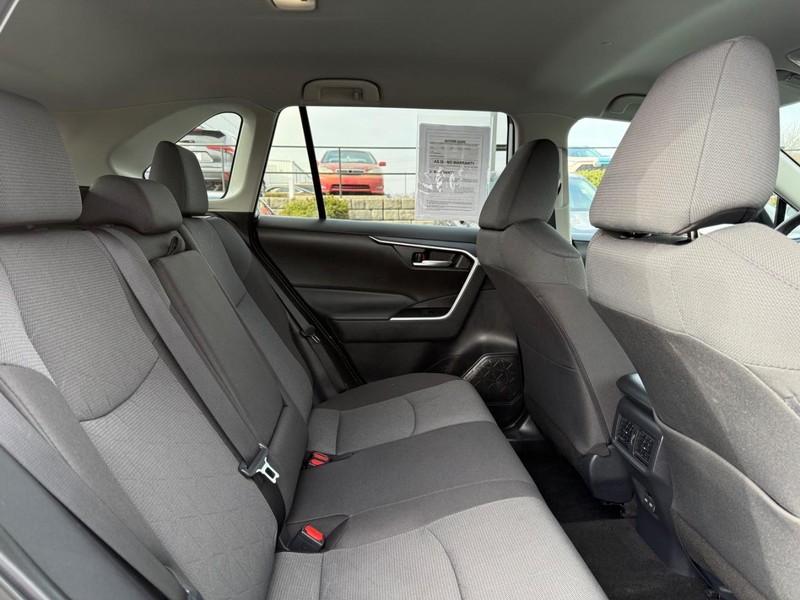 Toyota RAV4 Vehicle Image 10