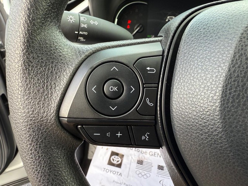 Toyota RAV4 Vehicle Image 13