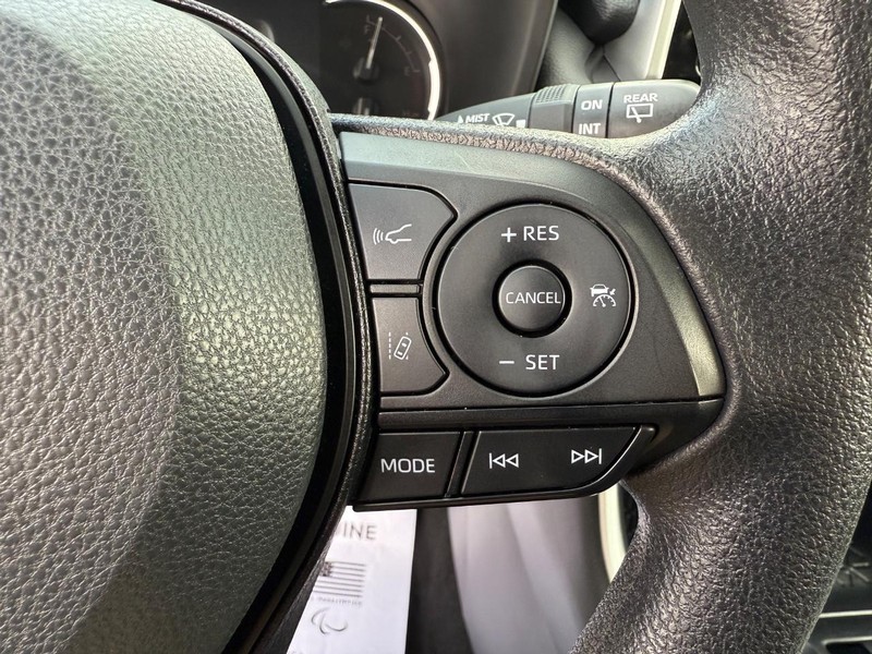 Toyota RAV4 Vehicle Image 14