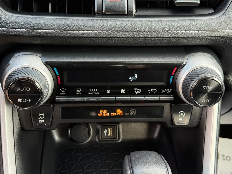 Toyota RAV4 Vehicle Image 18