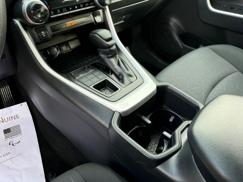 Toyota RAV4 Vehicle Image 19