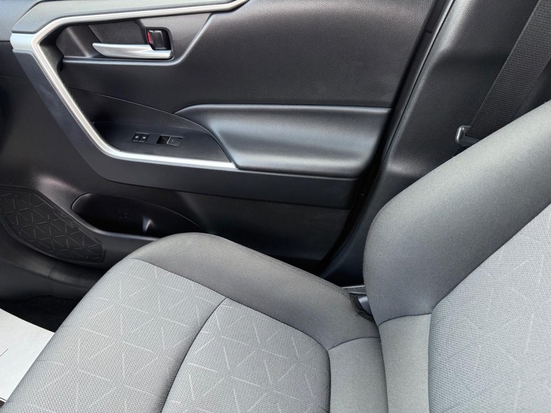 Toyota RAV4 Vehicle Image 20