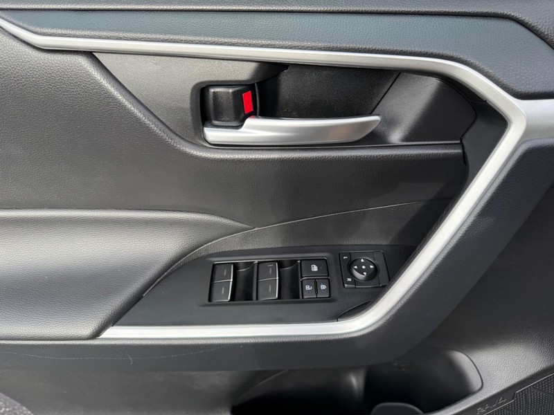 Toyota RAV4 Vehicle Image 23