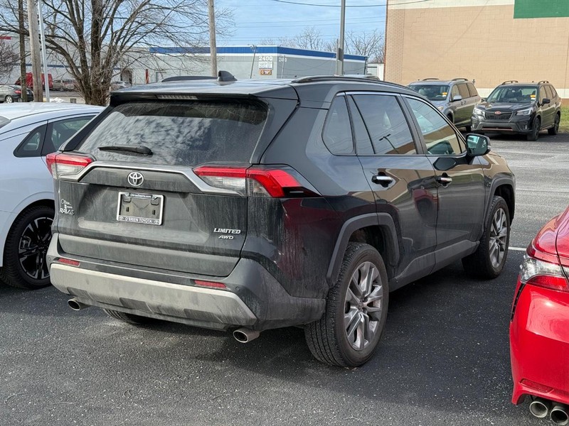 Toyota RAV4 Vehicle Image 04