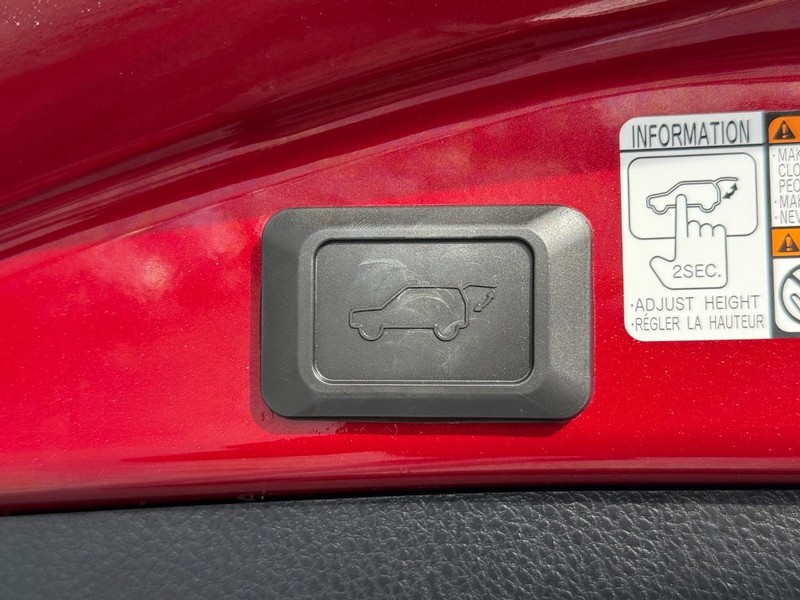 Toyota RAV4 Vehicle Image 08