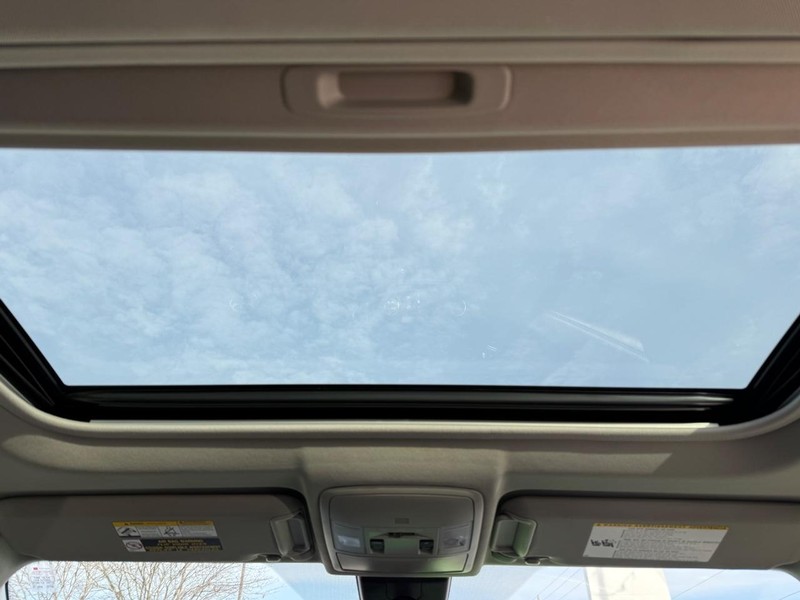 Toyota RAV4 Vehicle Image 12