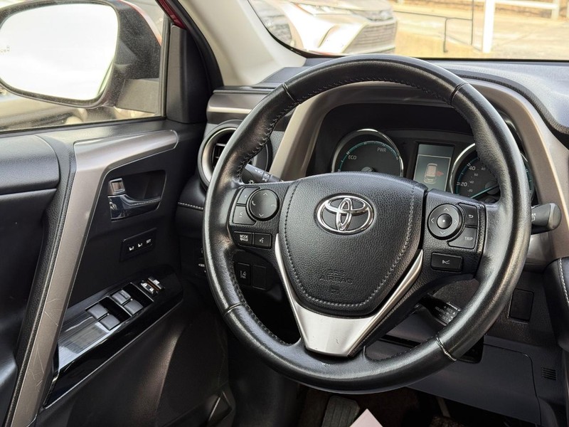 Toyota RAV4 Vehicle Image 14
