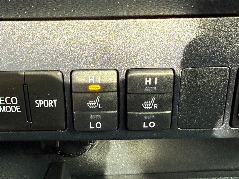 Toyota RAV4 Vehicle Image 18