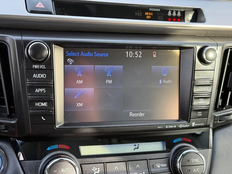 Toyota RAV4 Vehicle Image 19