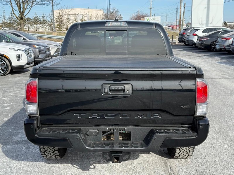 Toyota Tacoma 4WD Vehicle Image 04