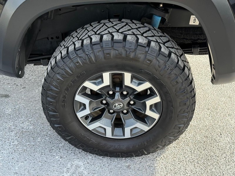 Toyota Tacoma 4WD Vehicle Image 06