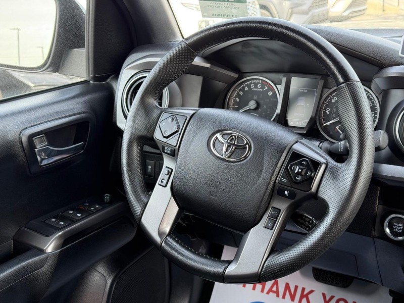 Toyota Tacoma 4WD Vehicle Image 12