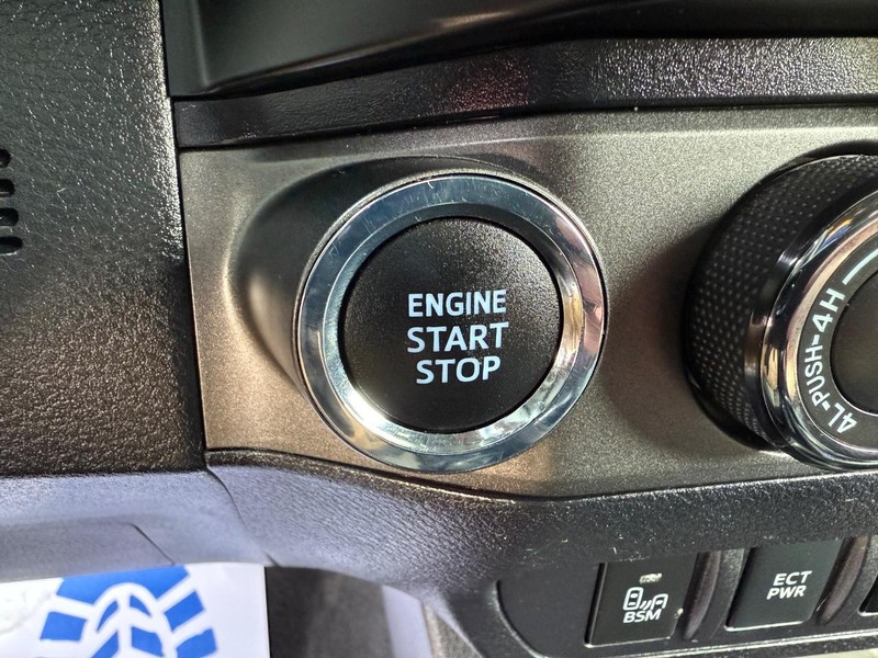 Toyota Tacoma 4WD Vehicle Image 15