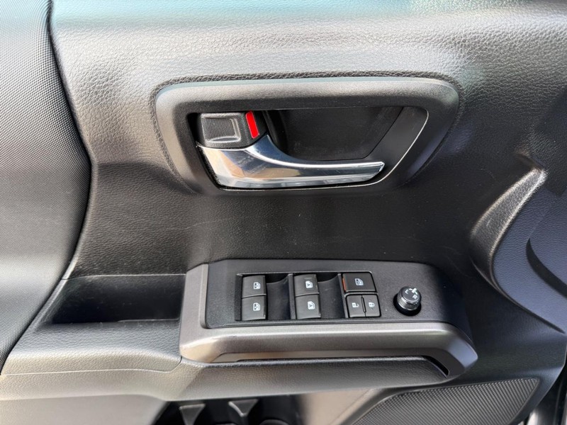 Toyota Tacoma 4WD Vehicle Image 23