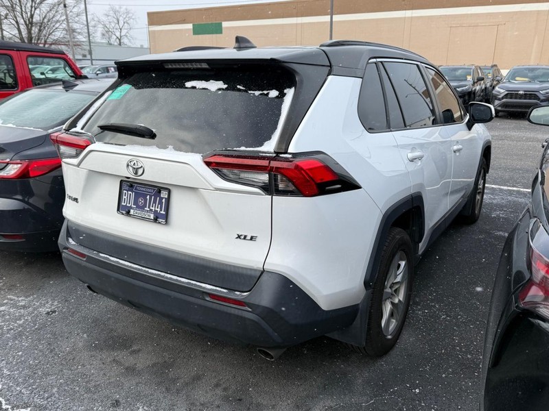 Toyota RAV4 Vehicle Image 04