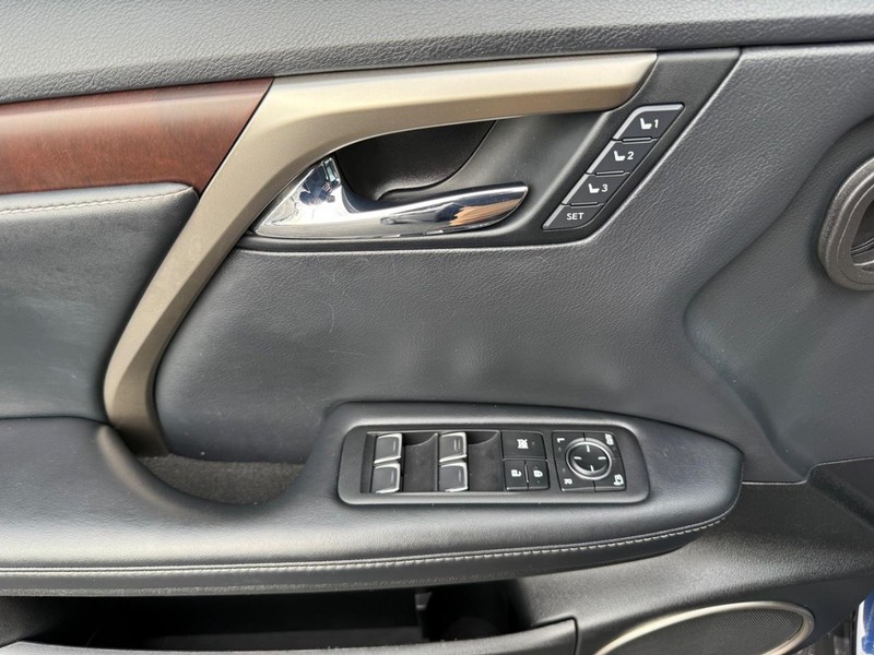 Lexus RX Vehicle Image 27