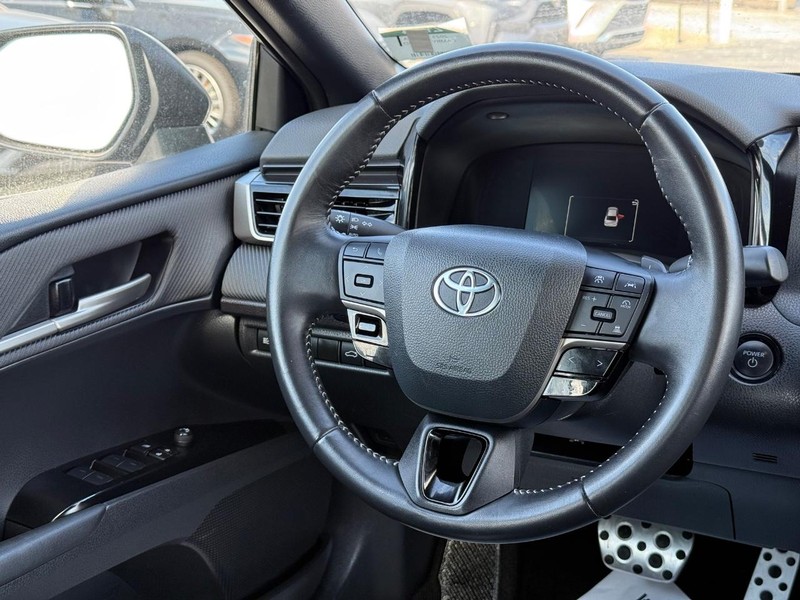 Toyota Camry Vehicle Image 12