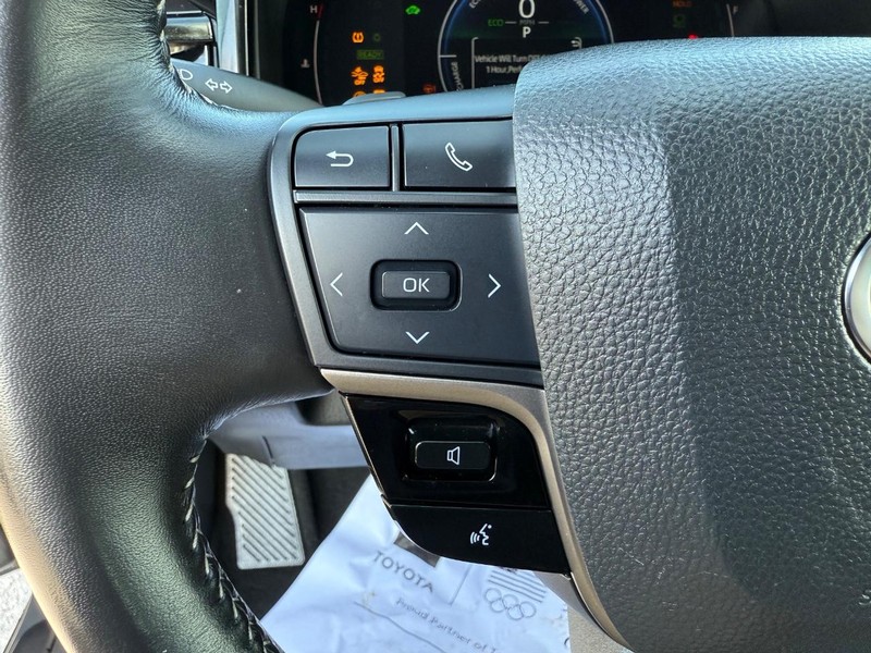 Toyota Camry Vehicle Image 13