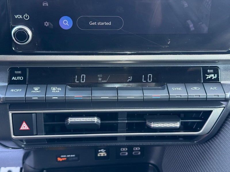 Toyota Camry Vehicle Image 18