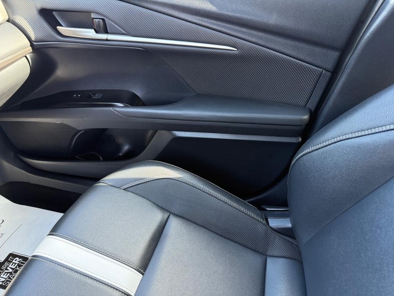 Toyota Camry Vehicle Image 20