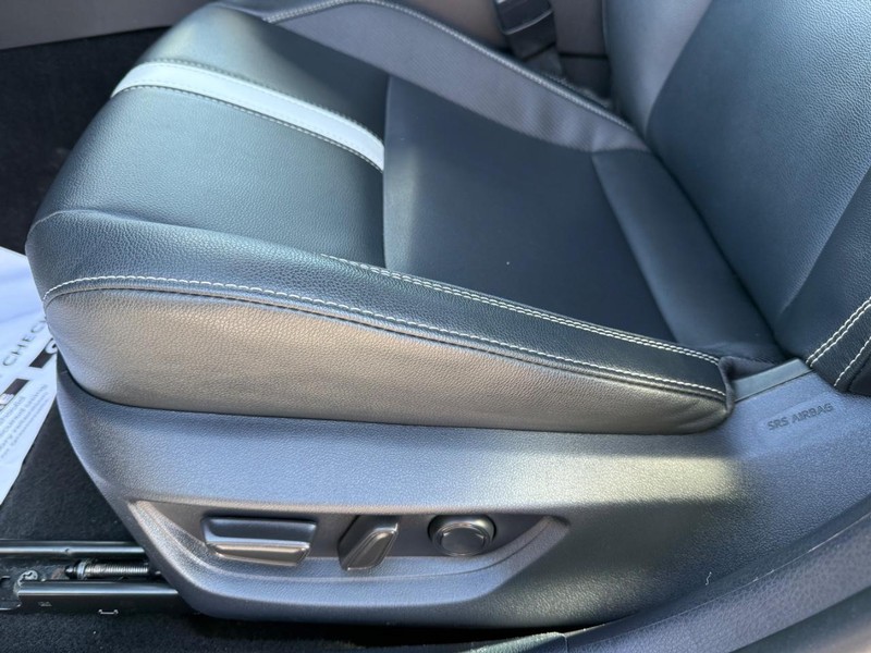 Toyota Camry Vehicle Image 24