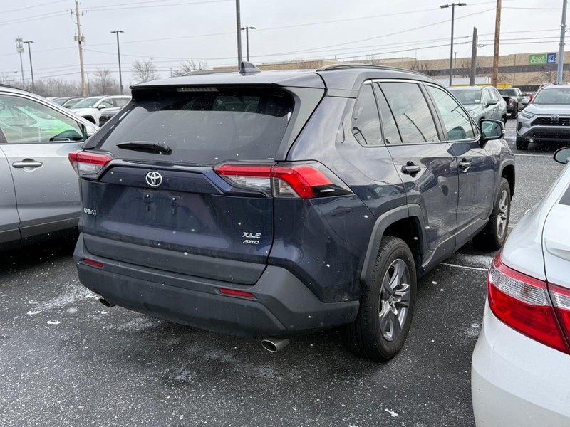 Toyota RAV4 Vehicle Image 04