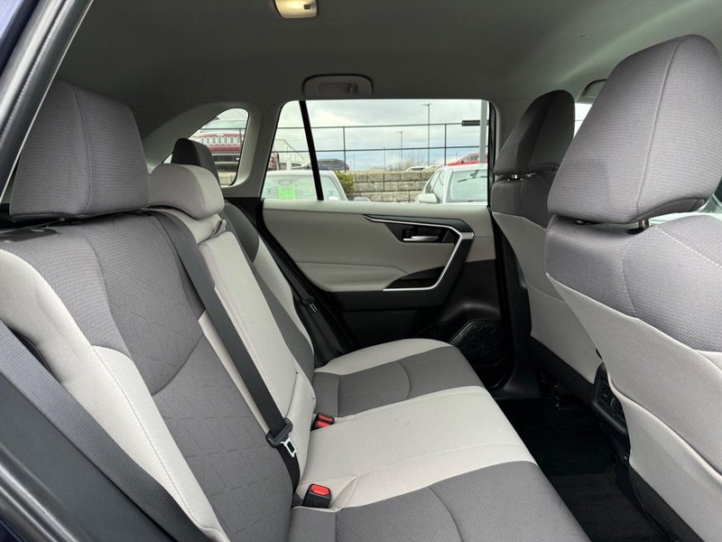 Toyota RAV4 Vehicle Image 10