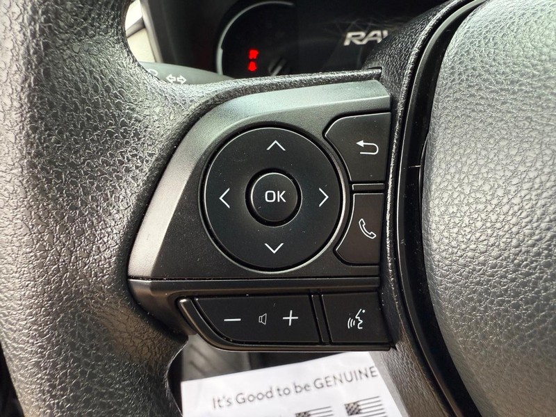 Toyota RAV4 Vehicle Image 13