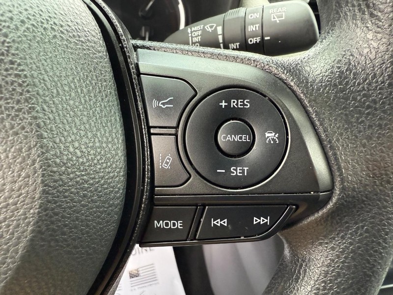 Toyota RAV4 Vehicle Image 14