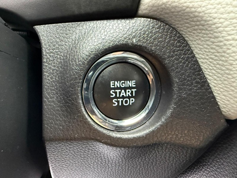 Toyota RAV4 Vehicle Image 15