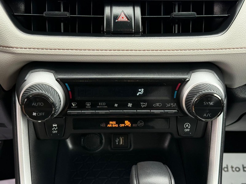 Toyota RAV4 Vehicle Image 18