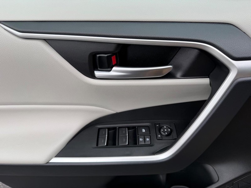 Toyota RAV4 Vehicle Image 23