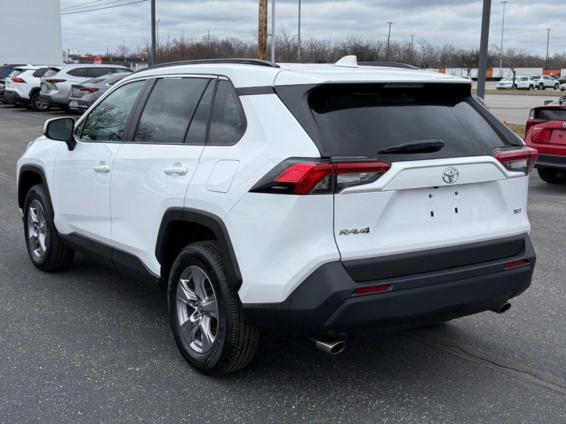 Toyota RAV4 Vehicle Image 05