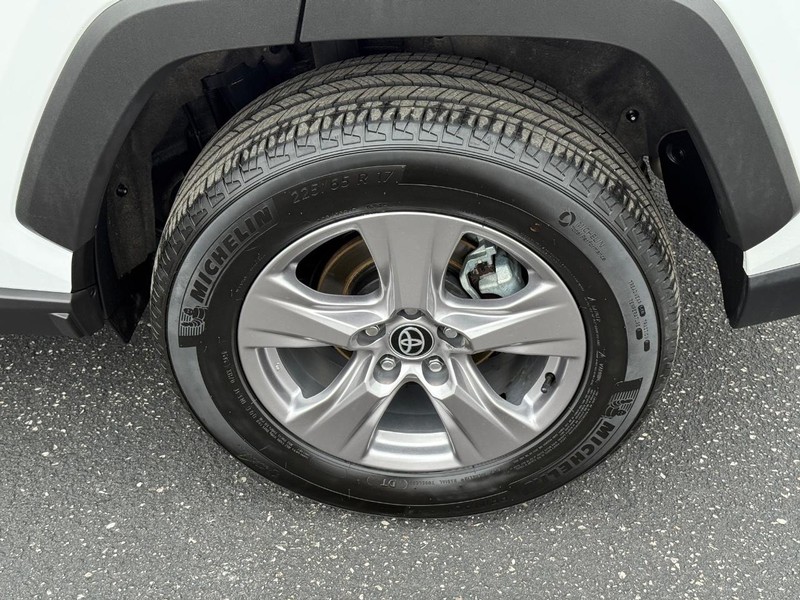 Toyota RAV4 Vehicle Image 06