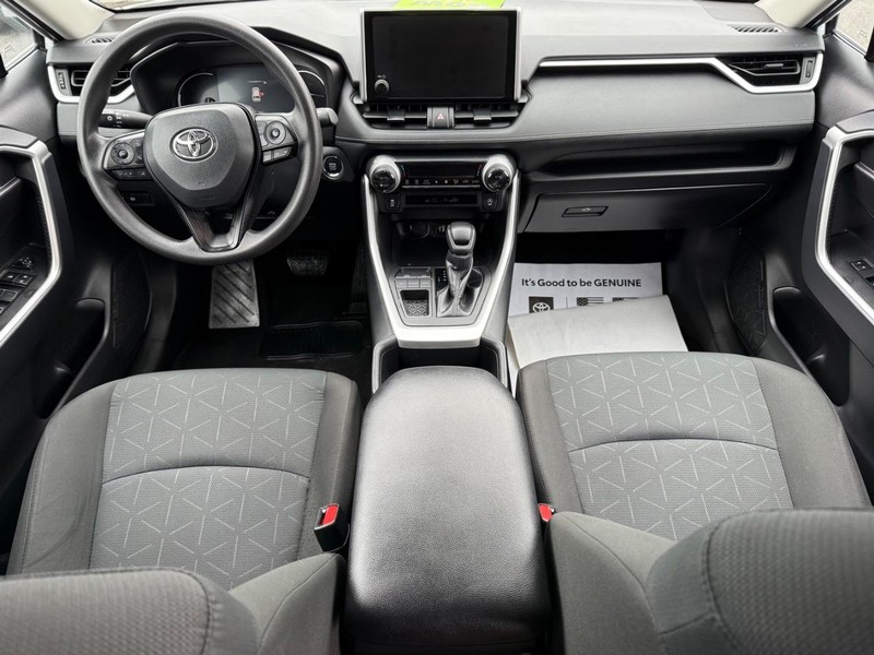 Toyota RAV4 Vehicle Image 11