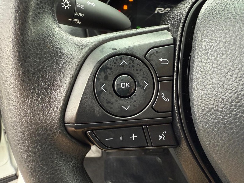 Toyota RAV4 Vehicle Image 13