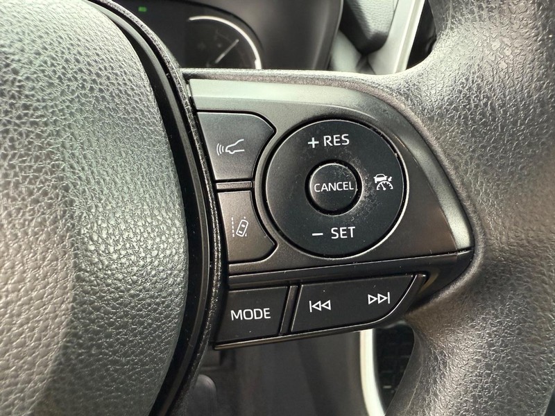 Toyota RAV4 Vehicle Image 14