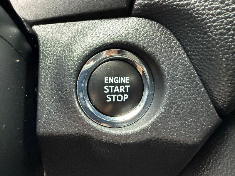 Toyota RAV4 Vehicle Image 15