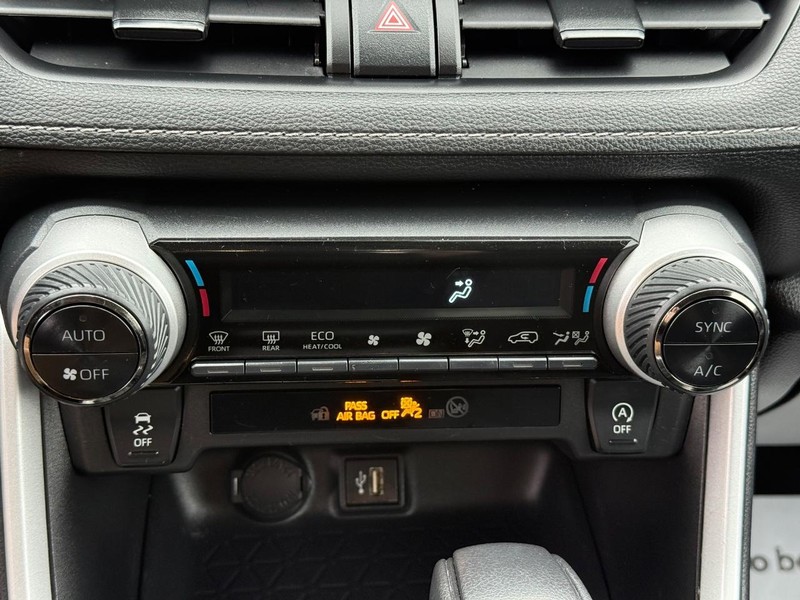 Toyota RAV4 Vehicle Image 18