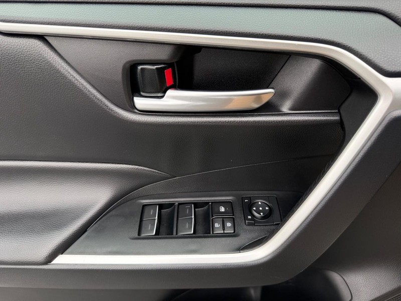 Toyota RAV4 Vehicle Image 23