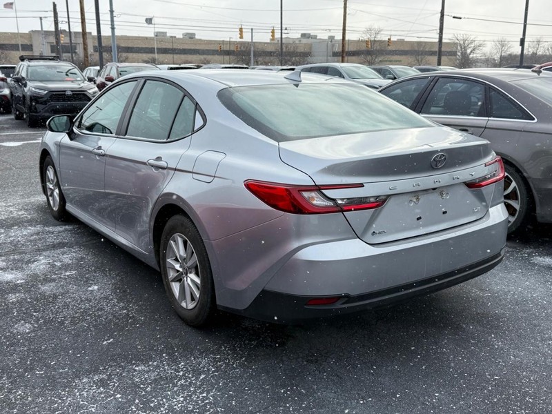 Toyota Camry Vehicle Image 03