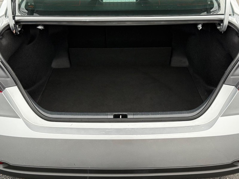 Toyota Camry Vehicle Image 07