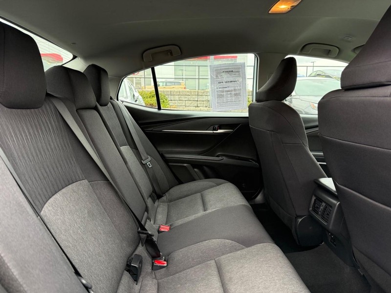 Toyota Camry Vehicle Image 10