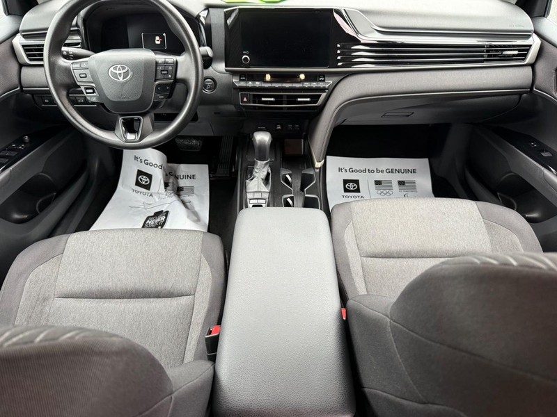 Toyota Camry Vehicle Image 11