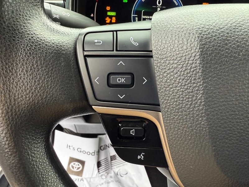 Toyota Camry Vehicle Image 13