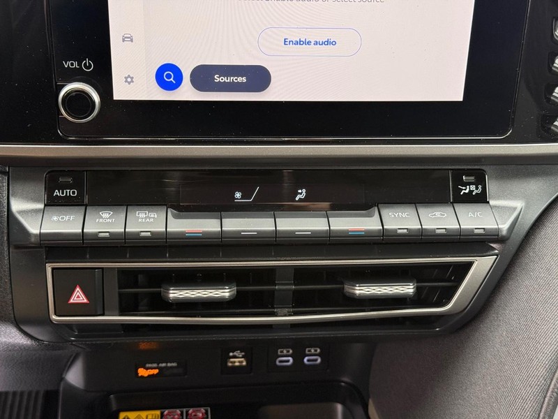 Toyota Camry Vehicle Image 18