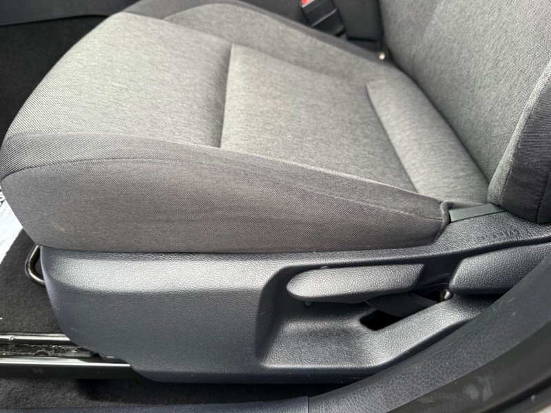 Toyota Camry Vehicle Image 24