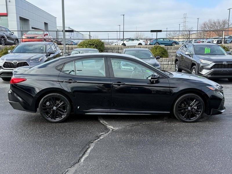 Toyota Camry Vehicle Image 02