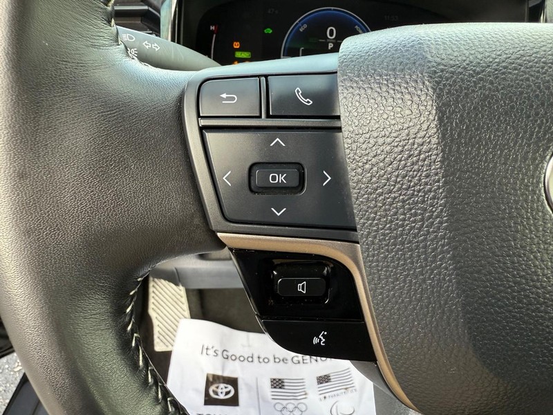 Toyota Camry Vehicle Image 13